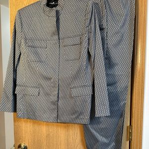 2 piece Kasper and Co. Paint suit size 16 blazer has four pockets